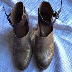 SOFFT METALLIC TAN BEIGE LEATHER BOOTIES SIZE 10M